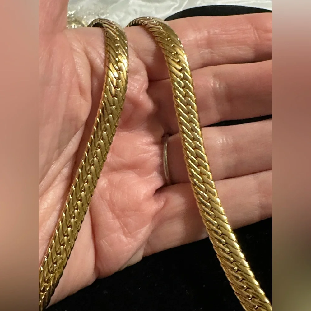 Vintage Givenchy 30” Gold Herringbone Chain Necklace‎ - Picture 6 of 6